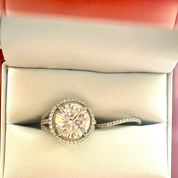 7.55 Forever one C & c moissanite 14 kt solid gold wedding set - Picture 1 of 2